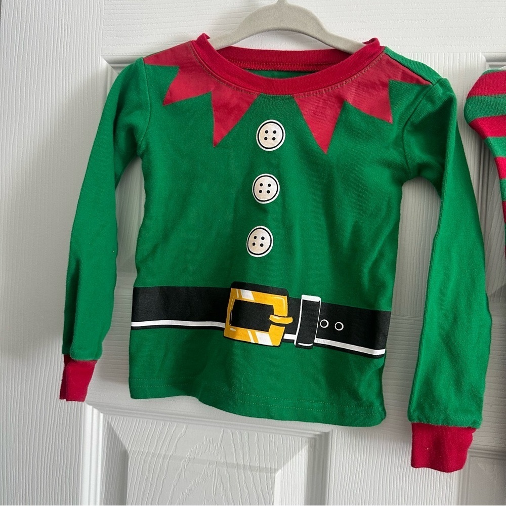 Size 18-24M The Children’s Place Kids Elf Christmas Pajama Set - Picture 4 of 6